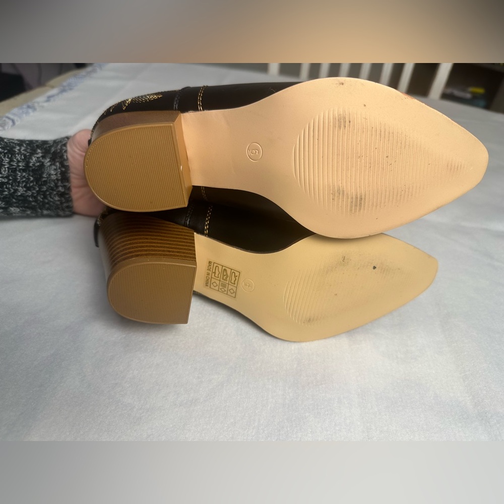 SHEIN Black and Gold Embroidered Ankle Boots size 6 - Picture 6 of 7